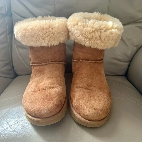 UGG - UGG Classic Shorts II Boots - Great Condition! - Picture 9 of 10